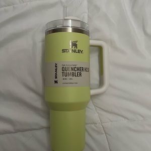 NWT STANLEY 40oz QUENCHER CITRON TARGET EXCLUSIVE